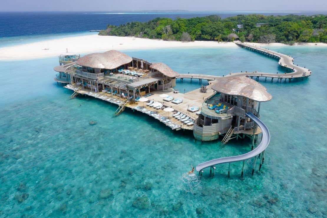 На Мальдивах открылись самые большие в мире виллы на воде